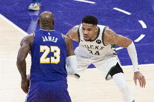 字母哥vs76人直播_NBA高清免费观看_字母哥vs76人比赛回放视频集锦
